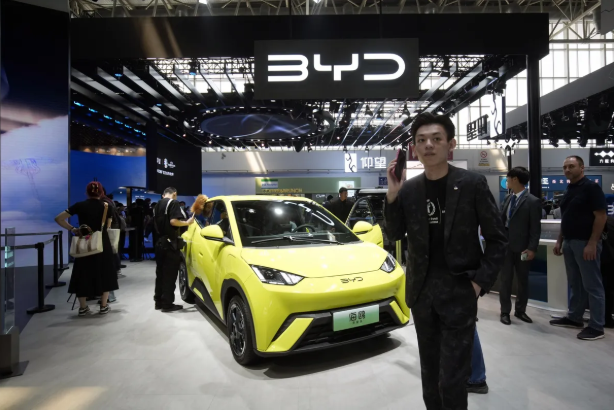 普及智驾系统至10万级车,BYD股价刷新历史新高